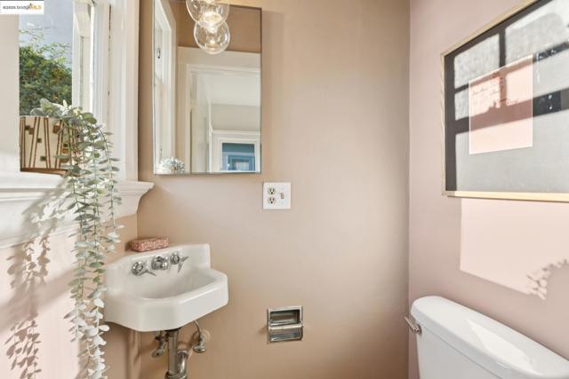 1532 Walnut St, Berkeley CA: https://media.crmls.org/mediaz/30b7d68c-267e-492e-aaef-2604d773f9d0.jpg