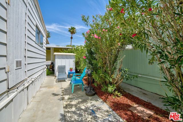 395 Wolf Lane, Cathedral City CA: https://media.crmls.org/mediaz/30b7dde6-97d1-4bed-b293-9541d7c2775a.jpg