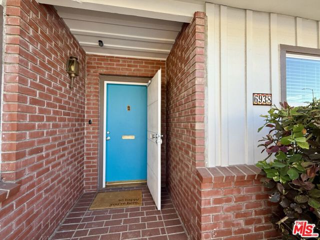 6938 Balboa Boulevard, Van Nuys CA: https://media.crmls.org/mediaz/30b7f990-2db8-4cbd-985f-0ad019edd786.jpg