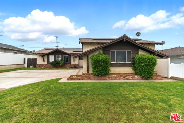 350 N Shadyglen Drive, Covina CA: https://media.crmls.org/mediaz/30b85a48-4056-450e-aa3c-1ae8b10537c6.jpg