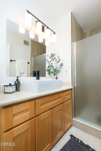 Detail Gallery Image 10 of 51 For 4920 Lowell Ave, Glendale,  CA 91214 - 4 Beds | 2 Baths