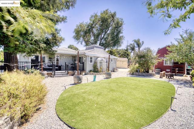 2821 Ponderosa Drive, Concord CA: https://media.crmls.org/mediaz/30b8a064-1bb1-4b47-8ff8-d8ea0336007a.jpg