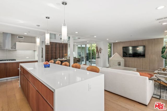 2736 Armacost Avenue, Los Angeles CA: https://media.crmls.org/mediaz/30b8bec5-f2b6-4533-ac78-2f35e1810b41.jpg