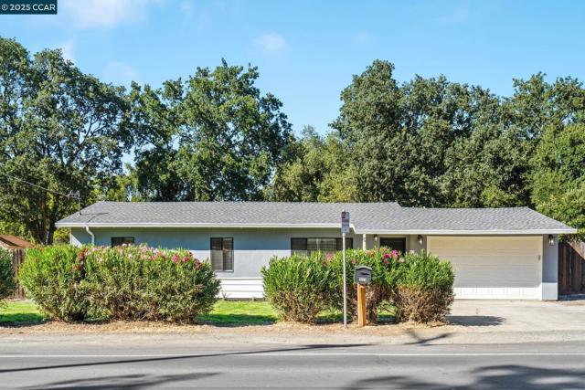 3225 Cowell Rd, Concord CA: https://media.crmls.org/mediaz/30b90ef2-5412-4c50-9a25-1f086d916b4e.jpg