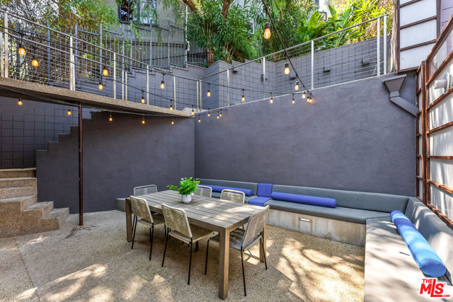 7242 Woodrow Wilson Drive, Los Angeles CA: https://media.crmls.org/mediaz/30b9267d-4199-4faf-a9a0-3e283f30fa84.jpg