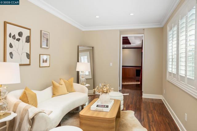 206 Glory Lily Ct, San Ramon CA: https://media.crmls.org/mediaz/30b98e02-6214-4b8b-bb9b-2febe5238d80.jpg