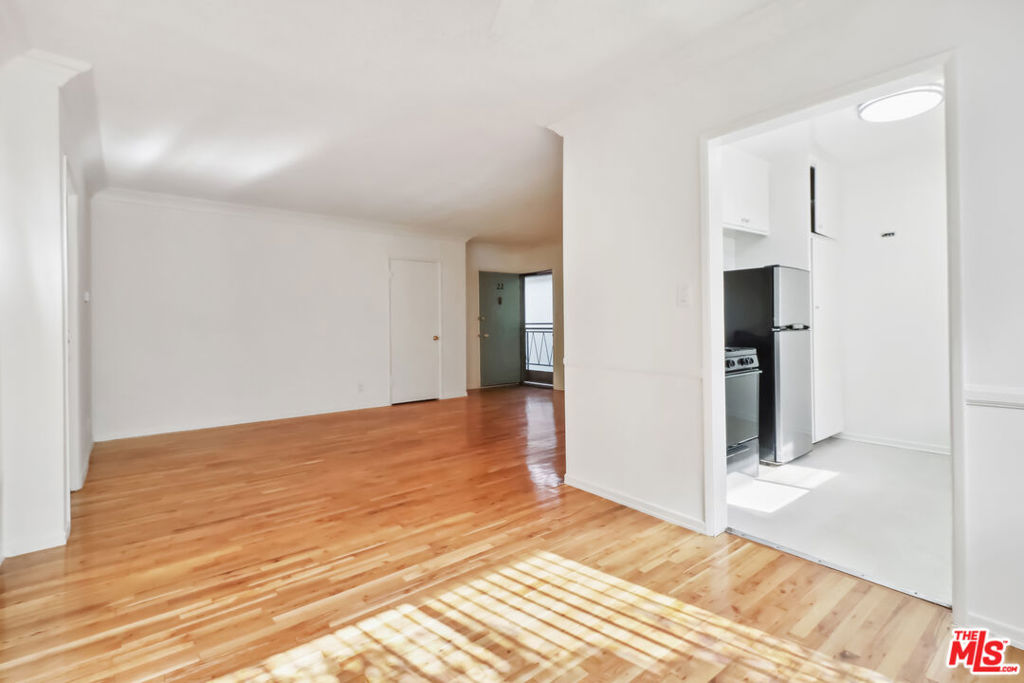 1411 N Farifax Avenue #22