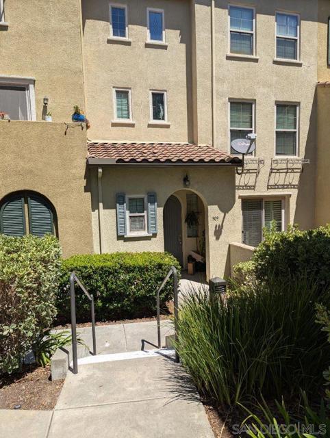 309 Bishop, San Marcos CA: https://media.crmls.org/mediaz/30b9be7e-b397-4efa-b318-2bb5419566ab.jpg