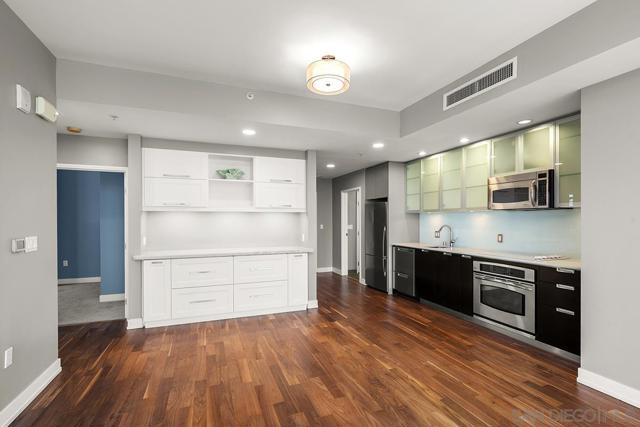 575 6th Avenue, San Diego CA: https://media.crmls.org/mediaz/30ba410b-cd23-424c-bb69-a7723fff43b4.jpg