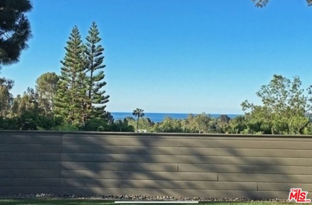 1039 Las Pulgas Road, Pacific Palisades CA: https://media.crmls.org/mediaz/30ba5a25-4268-405e-af06-e022314581bb.jpg