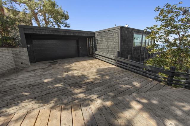 1846 Castellana Rd, La Jolla CA: https://media.crmls.org/mediaz/30ba9d29-6a09-4ad1-b4c8-43388ec2d3e2.jpg