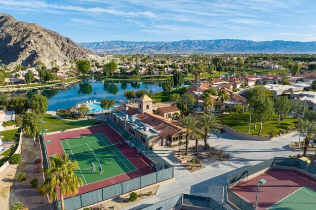 48205 Vista De Nopal, La Quinta CA: https://media.crmls.org/mediaz/30bb63e1-be85-47ca-b080-ac6547447cf7.jpg