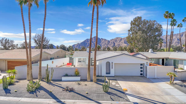 76775 Kentucky Avenue, Palm Desert CA: https://media.crmls.org/mediaz/30bc430e-ab26-41c6-bc65-4fb426de1cff.jpg