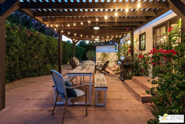 284 E Ocotillo Avenue, Palm Springs CA: https://media.crmls.org/mediaz/30bcffa0-e8ec-403e-9179-10ab9e0fc9d0.jpg