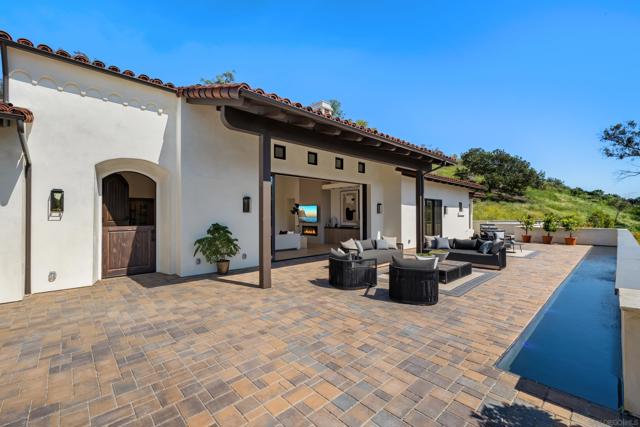 5758 60 Las Palomas, Rancho Santa Fe CA: https://media.crmls.org/mediaz/30bd3d47-46f2-47ee-872e-037a7f832b8e.jpg