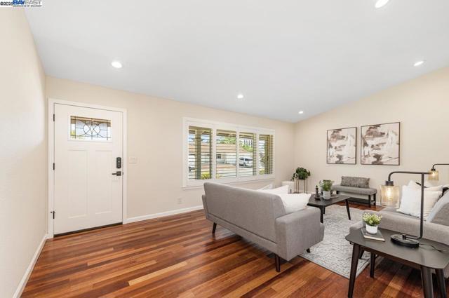 1464 Windsor Way, Livermore CA: https://media.crmls.org/mediaz/30bd40ec-753d-45ef-beca-b732763eaf06.jpg