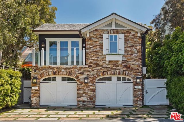 119 Malibu Colony Road, Malibu CA: https://media.crmls.org/mediaz/30bd5646-f89e-49a9-a435-5aa68e6def6e.jpg