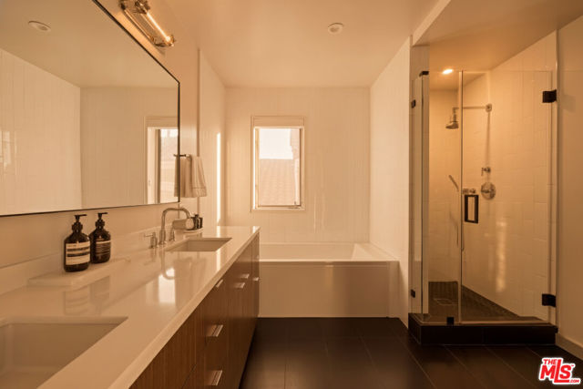 928 N Croft Avenue, Los Angeles CA: https://media.crmls.org/mediaz/30bdb3ac-7bd7-436f-946c-fe1d90e0d702.jpg