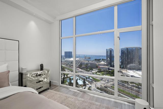 550 Front Street, San Diego CA: https://media.crmls.org/mediaz/30bdd006-c2d3-454a-aaf1-fe7a8495cc0e.jpg