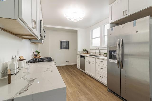 Image 10 of 32 For 2429 9th Ave