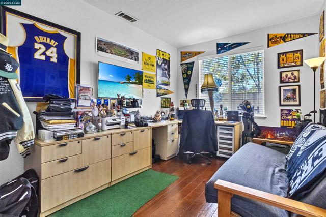1186 Waverly Cir, Hercules CA: https://media.crmls.org/mediaz/30be1722-7331-41f8-8213-5337def9c38d.jpg