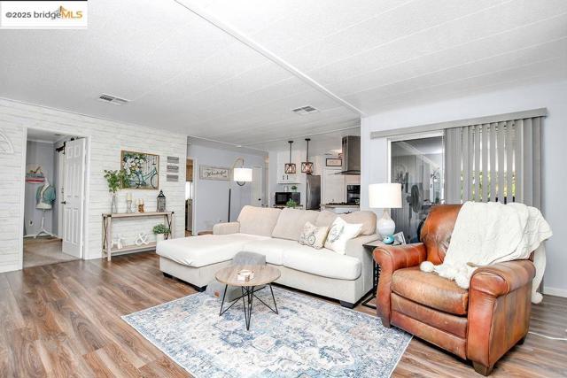 237 Aloha Way, Pittsburg CA: https://media.crmls.org/mediaz/30be2be8-66c6-4fa8-b18c-6e2df42ee7e7.jpg