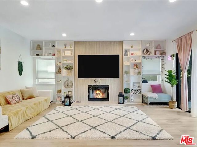7939 W 80th Street, Playa del Rey CA: https://media.crmls.org/mediaz/30be325d-c2aa-47c5-adc6-826e2529e80e.jpg