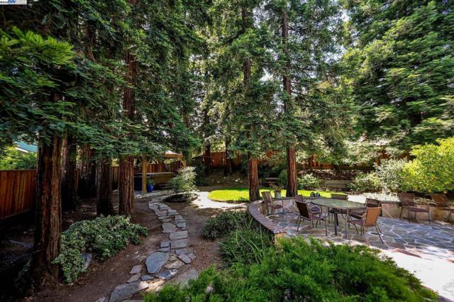 561 Santander Dr, San Ramon CA: https://media.crmls.org/mediaz/30be541f-a937-4323-9082-71d53e7cd032.jpg