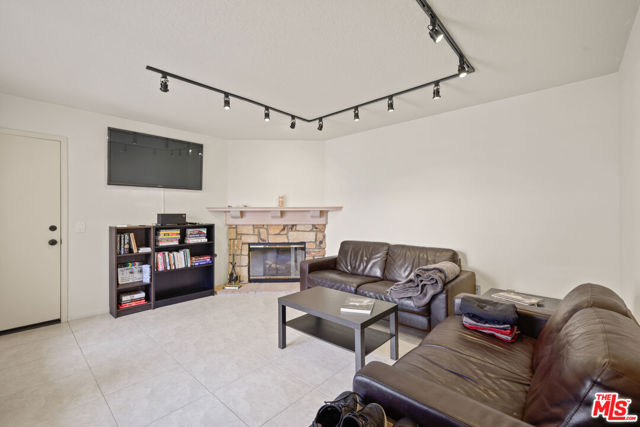 12119 Falcon Crest Way, Porter Ranch CA: https://media.crmls.org/mediaz/30bf0d38-ae29-4acd-bd7f-05443ee3fa17.jpg