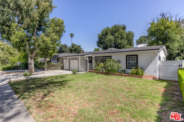 22027 Viscanio Road, Woodland Hills CA: https://media.crmls.org/mediaz/30bf5e82-6459-4ccf-aa23-7708b596b2f6.jpg