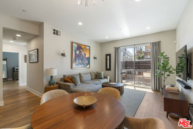 13337 Beach Avenue, Marina del Rey CA: https://media.crmls.org/mediaz/30c0a336-ca42-4405-8160-a3155e35e250.jpg