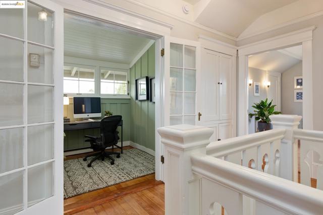 3860 Greenwood Ave, Oakland CA: https://media.crmls.org/mediaz/30c0da58-fd7d-4c69-8e3c-855059f72eb6.jpg