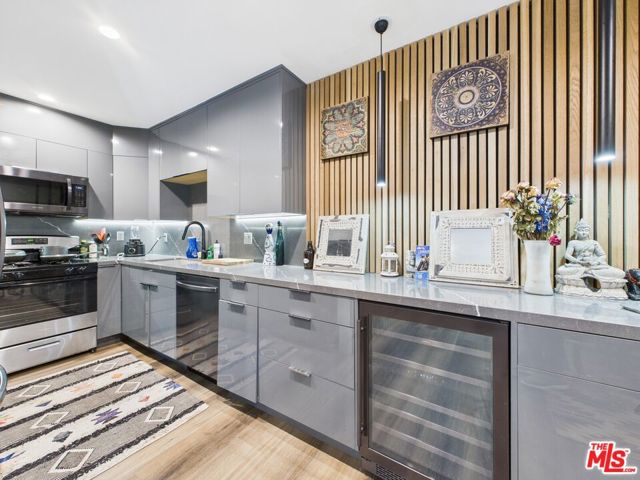 15344 Weddington Street, Sherman Oaks CA: https://media.crmls.org/mediaz/30c0fca1-bc48-4383-a783-5af6a9978784.jpg