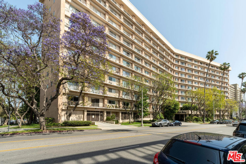 100 S Doheny Drive #518