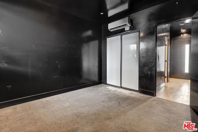 733 1/2 N Gramercy Place, Los Angeles CA: https://media.crmls.org/mediaz/30c18070-a673-4e67-b9b6-f2c3fc1a36cb.jpg