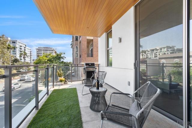 2750 4th, San Diego CA: https://media.crmls.org/mediaz/30c1f4ac-29ce-4b4c-af7d-f122c71ede03.jpg