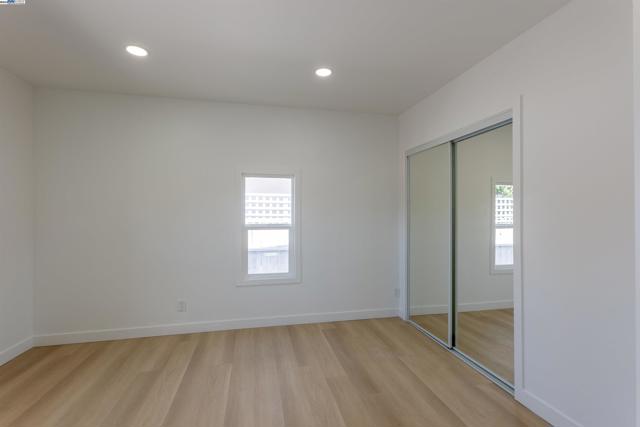 1276 64Th Ave, Oakland CA: https://media.crmls.org/mediaz/30c20943-bd9a-4a63-8e99-60c8164debe9.jpg