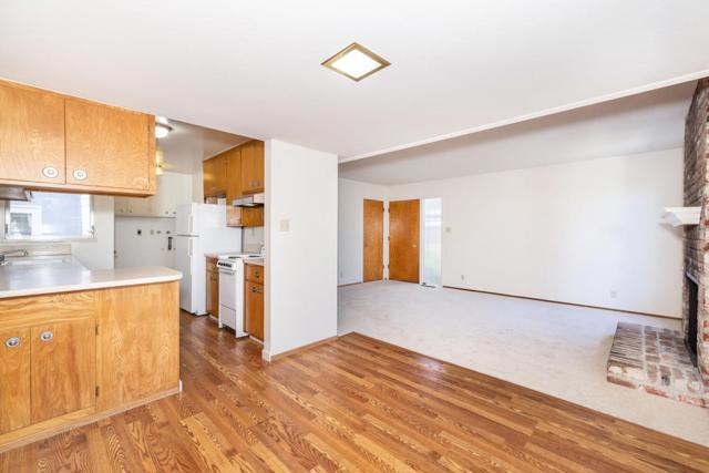 1648 Oak Avenue, Redwood City CA: https://media.crmls.org/mediaz/30c23694-acb8-419c-a1d3-59416977d71f.jpg