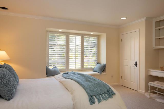 26048 Paseo Del Sur, Monterey CA: https://media.crmls.org/mediaz/30c24f08-9b91-4cd0-9abe-f4a331e0a02b.jpg