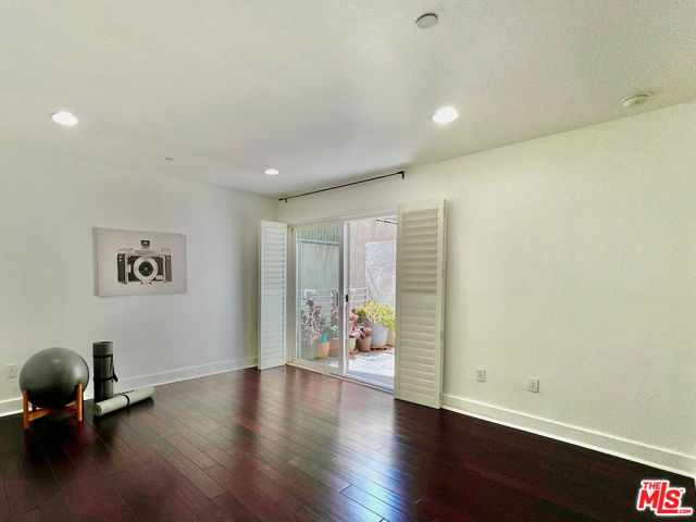 7249 Franklin Avenue, Los Angeles CA: https://media.crmls.org/mediaz/30c26d11-0d3b-432d-952a-82acbf64b49c.jpg