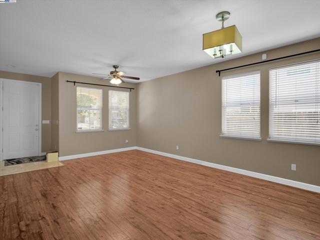1413 Angus St, Patterson CA: https://media.crmls.org/mediaz/30c2c13e-7c30-4651-913a-f62c5daa89cd.jpg