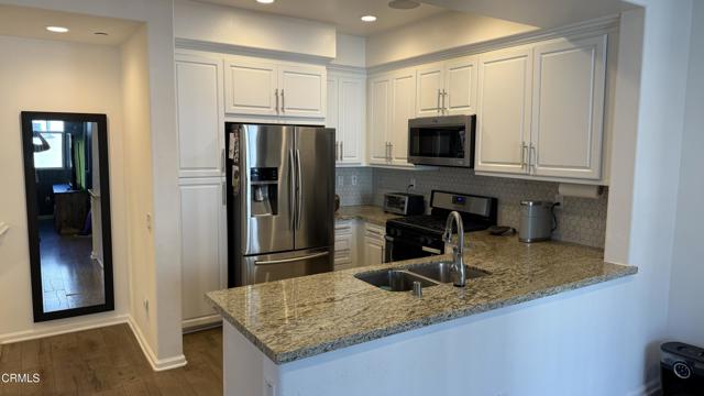 Detail Gallery Image 3 of 10 For 3711 Islander Walk, Oxnard,  CA 93035 - 2 Beds | 2/1 Baths