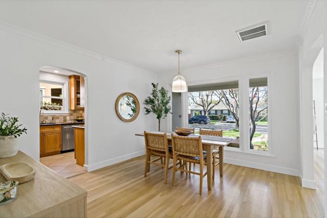 847 Willow Glen Way, San Jose CA: https://media.crmls.org/mediaz/30c37247-71c0-408a-94d6-a9b91270779e.jpg