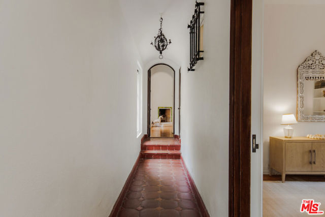 405 Toro Canyon Road, Carpinteria CA: https://media.crmls.org/mediaz/30c3aa20-60cb-42ca-9633-4251155930a7.jpg