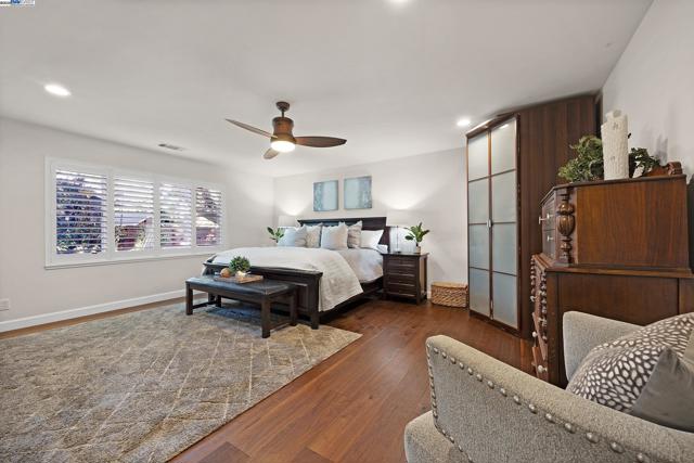 11530 Circle Way, Dublin CA: https://media.crmls.org/mediaz/30c4ce93-a85e-473f-a430-3e7202c3608c.jpg