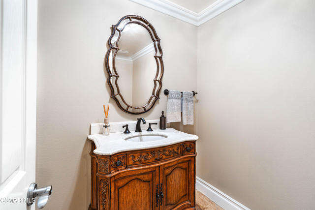 551 Rustic Hills Drive, Simi Valley CA: https://media.crmls.org/mediaz/30c4dc6a-2d0e-4bba-a4c2-1037312a6b6c.jpg