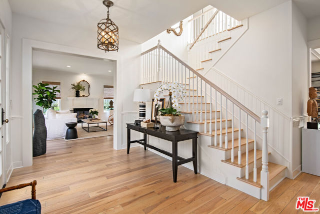 28870 Hampton Place, Malibu CA: https://media.crmls.org/mediaz/30c52d38-a7b8-4b7f-99f1-b7a1f8bda1d6.jpg