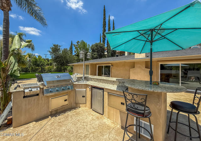 23225 Cass Avenue, Woodland Hills CA: https://media.crmls.org/mediaz/30c5f4a9-fbb1-4c5c-a1b5-20d5ed78576c.jpg