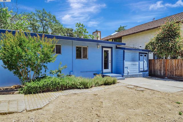 126 Kilkare Rd, Sunol CA: https://media.crmls.org/mediaz/30c60774-95a4-4bb8-9fc4-2c2cf6479795.jpg