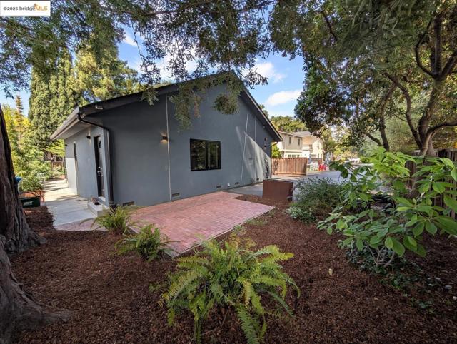206 Donohoe ST, East Palo Alto CA: https://media.crmls.org/mediaz/30c620da-18d9-4dc5-85ec-435662ad6f04.jpg